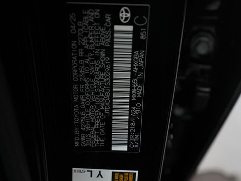 Used 2025 Toyota Prius AWD image 25