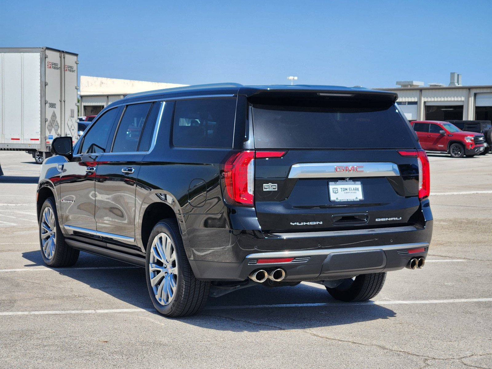 Used 2023 GMC Yukon XL Denali AWD/4WD image 4
