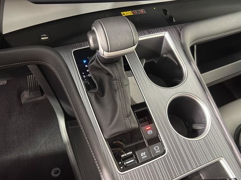 Used 2025 Toyota Sienna XLE w/ XLE Plus Package FWD image 35