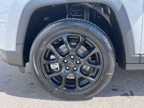 New 2026 Jeep Compass Latitude image 10