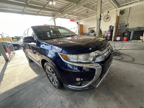 Used 2019 Mitsubishi Outlander SE FWD image 2