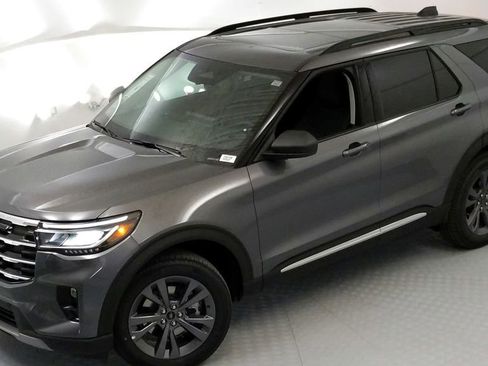 New 2025 Ford Explorer Active w/ Active Comfort Package image 19