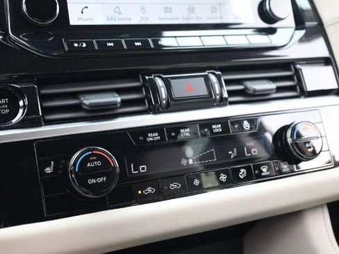 Certified 2025 Nissan Pathfinder SL w/ SL Premium Package FWD image 18