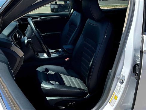 Used 2017 Ford Fusion SE w/ Equipment Group 201A FWD image 8