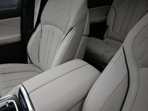 New 2026 BMW X7 M60i image 14