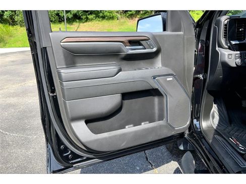 Used 2024 Chevrolet Silverado 1500 LT Trail Boss w/ LT Trail Boss Premium Package AWD/4WD image 21