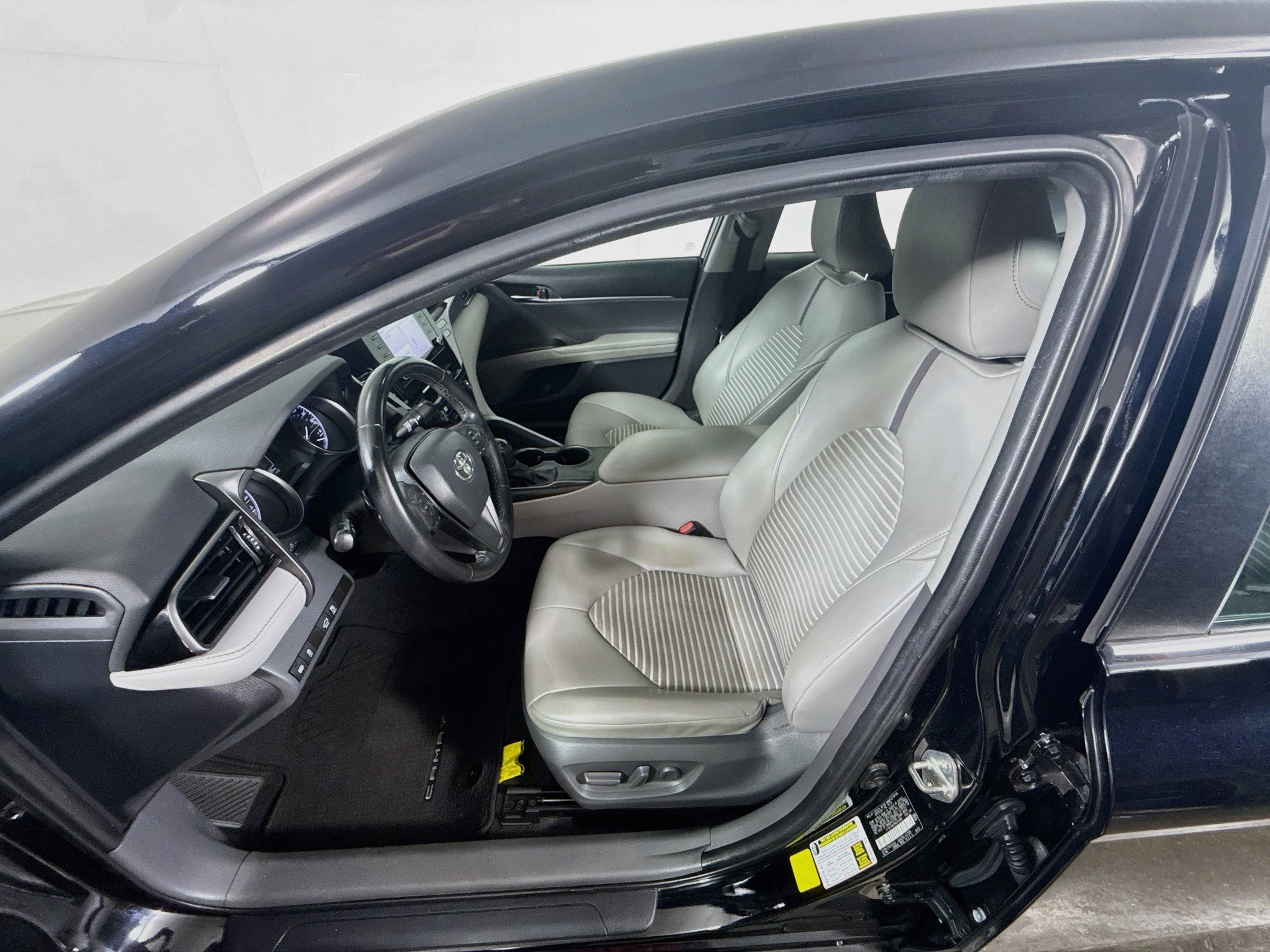 Used 2021 Toyota Camry SE FWD image 19