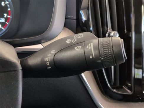 Used 2018 Volvo XC60 T6 Inscription w/ Convenience Package image 28