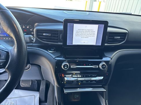 Used 2023 Ford Explorer ST-Line image 18