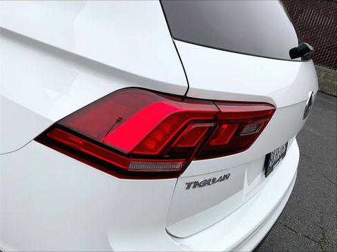 Used 2019 Volkswagen Tiguan S w/ Driver Assistance Package FWD image 28