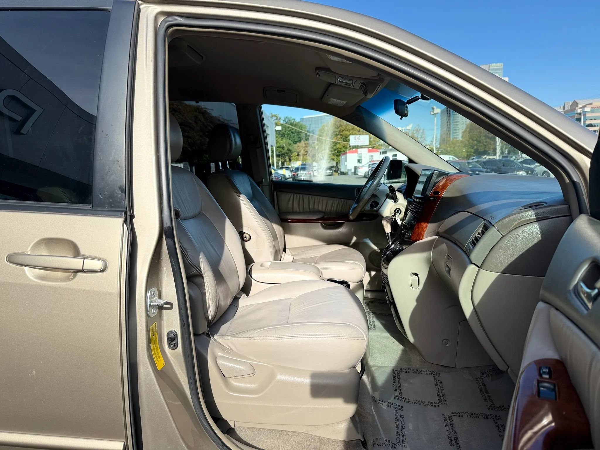 Used 2004 Toyota Sienna XLE w/ XLE Pkg 12 FWD image 34