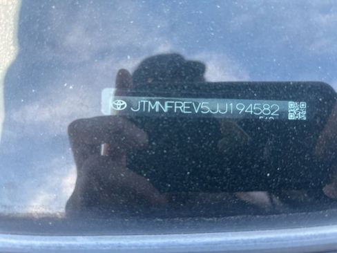 Used 2018 Toyota RAV4 SE w/ Power Extra Value Package image 11