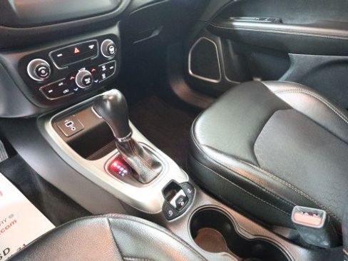 Used 2019 Jeep Compass Latitude w/ Popular Equipment Group FWD image 17