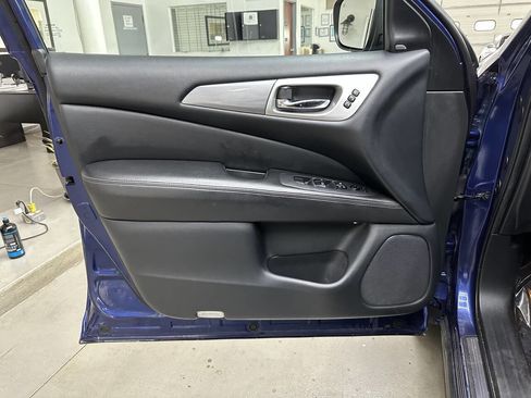 Used 2020 Nissan Pathfinder SL image 10