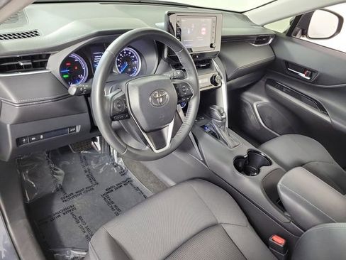 Used 2021 Toyota Venza LE AWD/4WD image 18