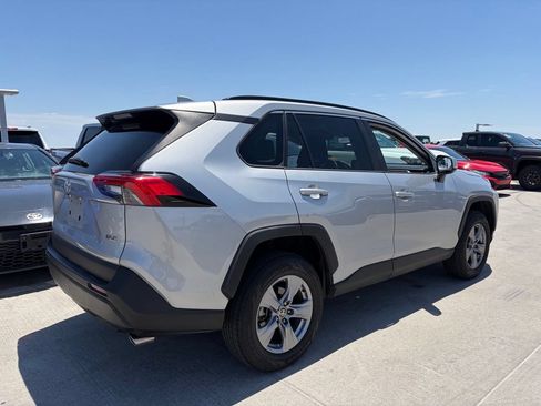 Used 2022 Toyota RAV4 XLE FWD image 2