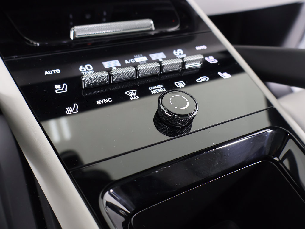 Certified 2025 Porsche Cayenne E-Hybrid Coupe AWD/4WD image 16