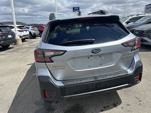 Used 2022 Subaru Outback Premium image 13