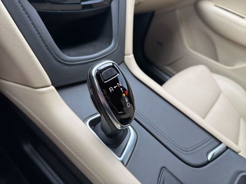 Used 2019 Cadillac XT5 FWD image 23