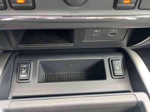 Used 2024 Nissan Titan SV w/ SV Convenience Package image 15