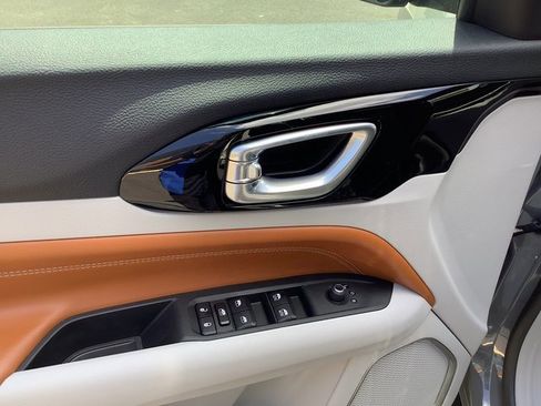 Used 2024 Jeep Compass Limited image 10