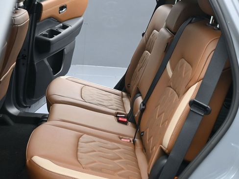 New 2026 Nissan Pathfinder Platinum AWD/4WD image 19