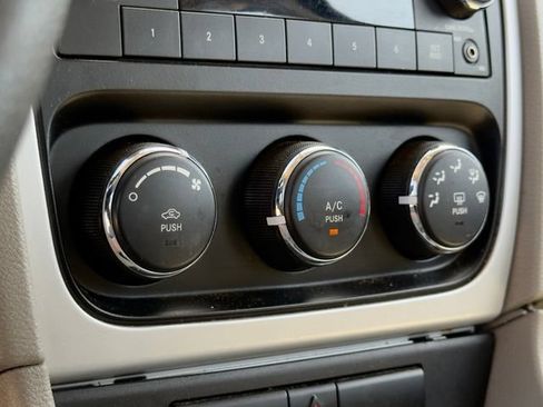 Used 2010 Dodge Caliber SXT FWD image 20