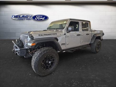 Used 2020 Jeep Gladiator Sport AWD/4WD image 2