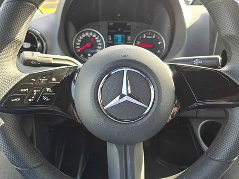 Used 2025 Mercedes-Benz Sprinter 2500 image 21