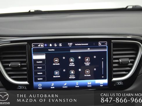 Used 2024 Chrysler Pacifica Touring-L image 33