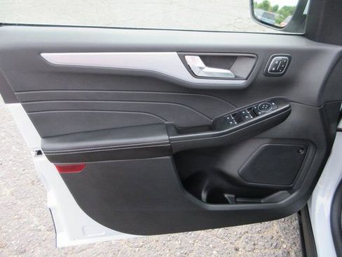 Used 2025 Ford Escape SE w/ PHEV Premium Package FWD image 12