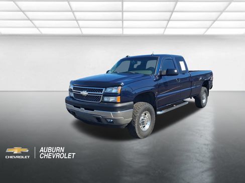 Used 2005 Chevrolet Silverado 3500 LT w/ Heavy-Duty Power Package AWD/4WD image 7