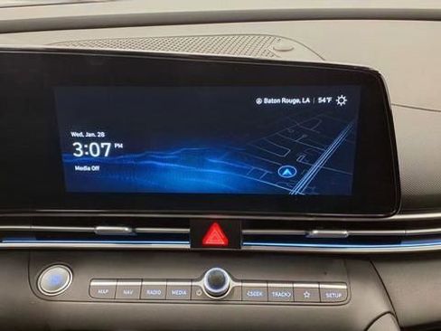 Used 2025 Hyundai Elantra SEL image 28