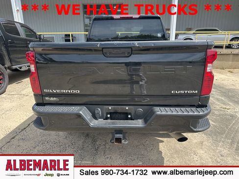 Used 2024 Chevrolet Silverado 2500 Custom w/ Custom Value Package image 5