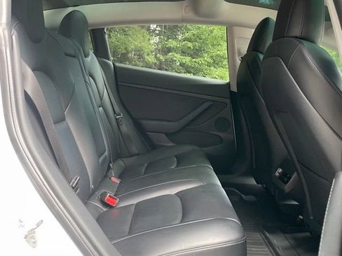 Used 2022 Tesla Model 3 Long Range AWD/4WD image 18