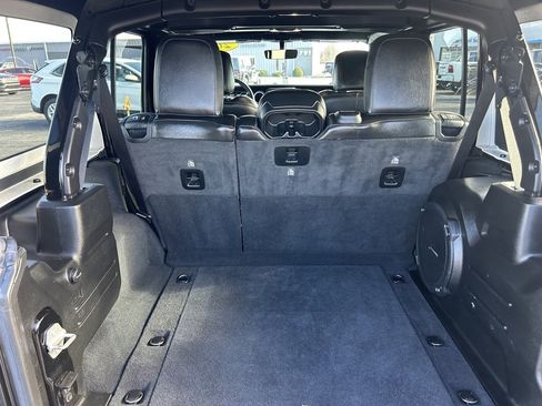 Used 2022 Jeep Wrangler Unlimited Sahara image 12