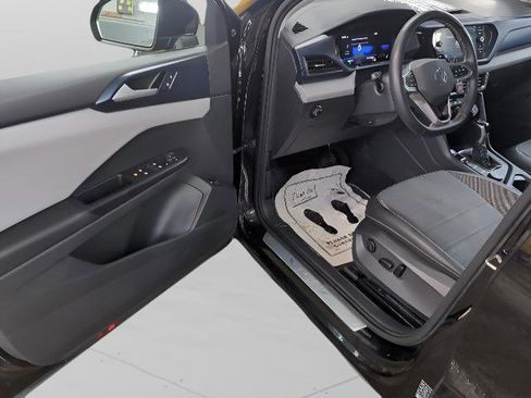 Used 2023 Volkswagen Taos SE image 14