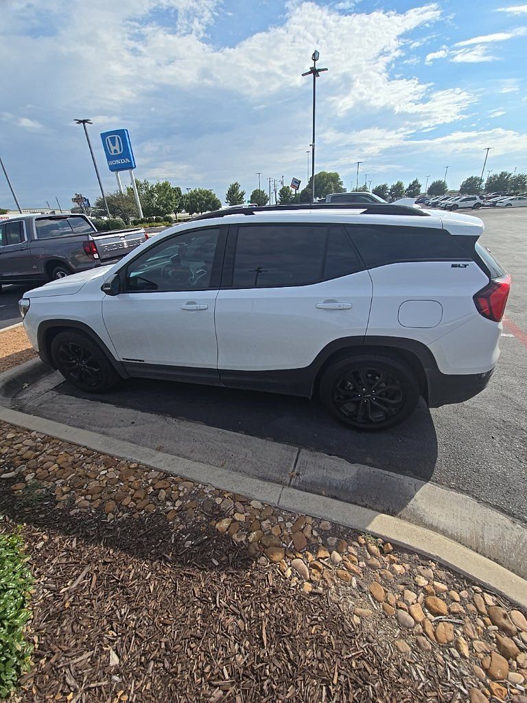 Used 2021 GMC Terrain SLT w/ Elevation Edition FWD image 4