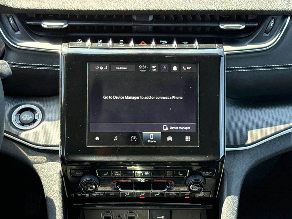 Used 2023 Jeep Grand Cherokee Altitude RWD image 12