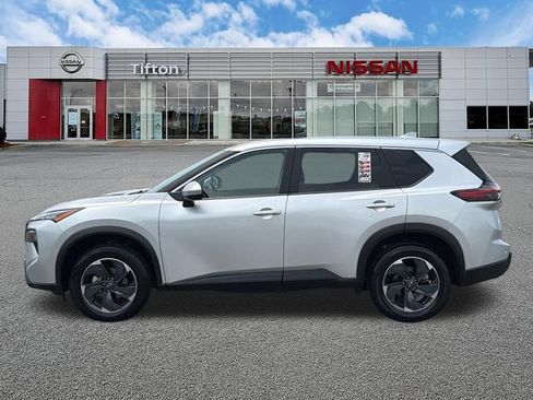 Used 2025 Nissan Rogue SV FWD image 4