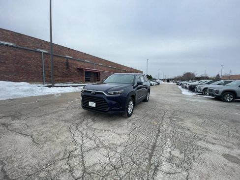 Used 2025 Toyota Grand Highlander XLE image 10