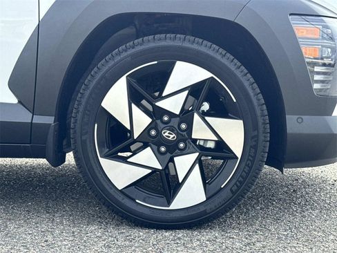 Used 2024 Hyundai Kona Limited image 31