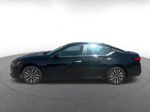 Used 2025 Nissan Altima 2.5 SV FWD image 9