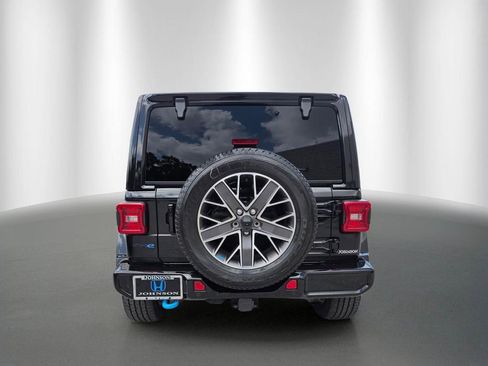 Used 2022 Jeep Wrangler Unlimited Sahara AWD/4WD image 4