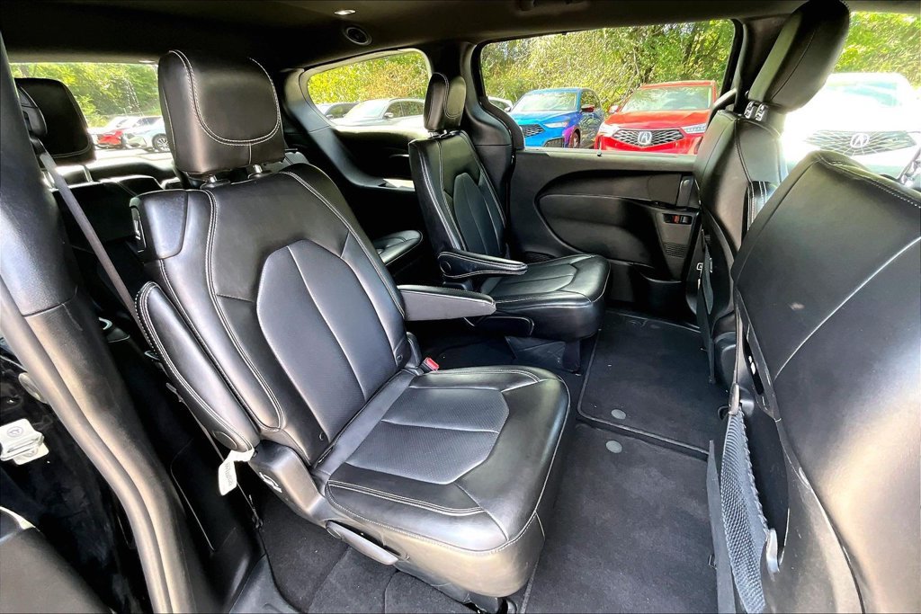 Used 2025 Chrysler Pacifica Select FWD image 36