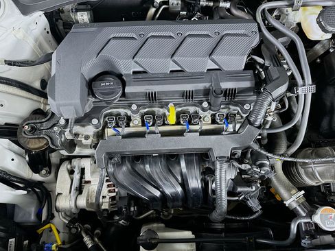 Used 2025 Hyundai Venue SEL image 32