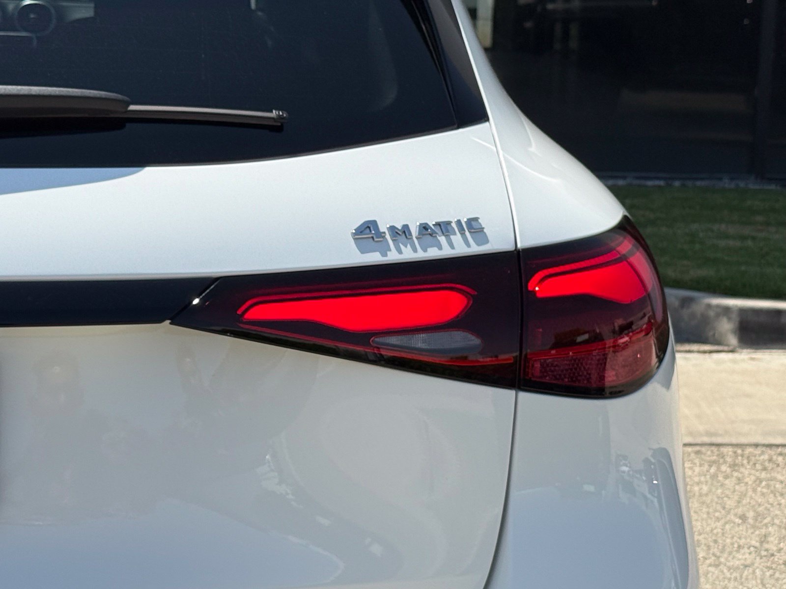 Used 2025 Mercedes-Benz GLC 350e 4MATIC image 14