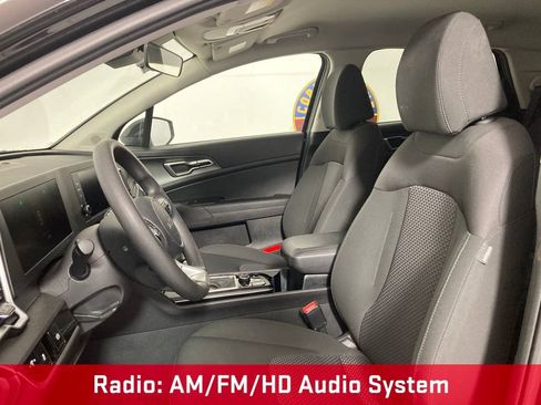 Used 2025 Kia Sportage LX image 7