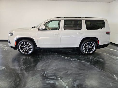 Used 2022 Jeep Wagoneer Series III w/ Premium Group I AWD/4WD image 23