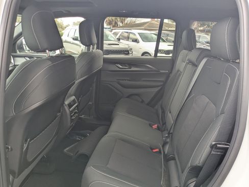 New 2026 Jeep Grand Cherokee 2WD image 13